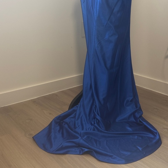 Clarisse Designs Royal Blue Evening Gown.  Sz 6 - Picture 6 of 16